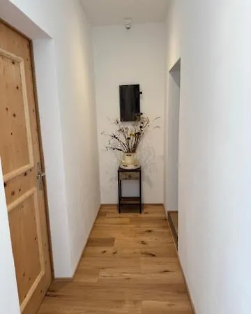 Ustreia Orta Bed and Breakfast Lohn